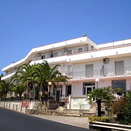 Eden Hotel 3*
