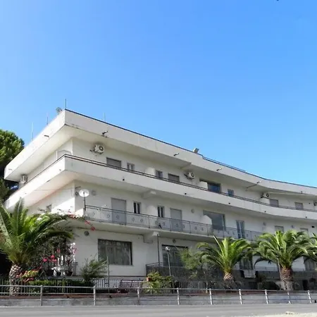 伊登酒店 3* 佩尔迪富莫