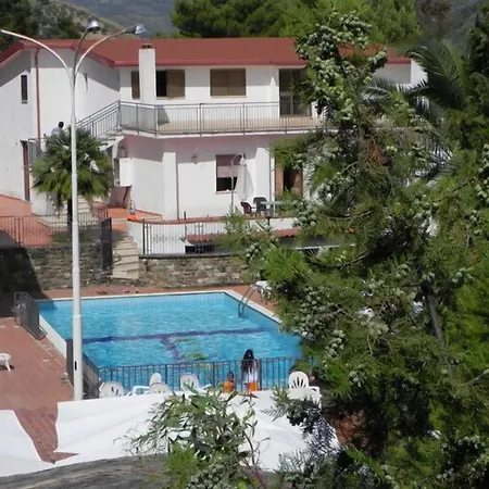 伊登酒店 佩尔迪富莫